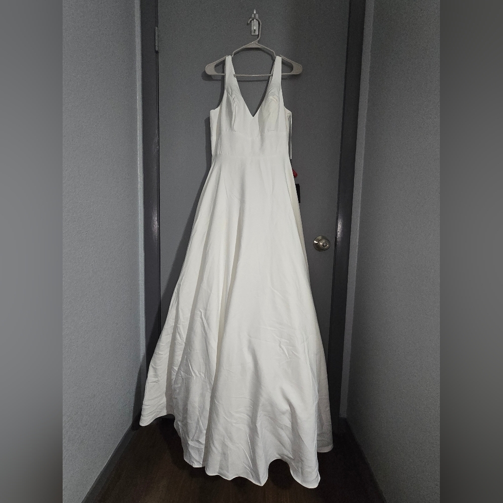 Elegant White V-Neck Wedding Dress